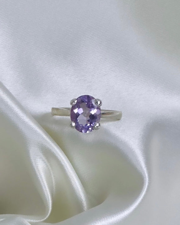 Light Amethyst Cocktail Ring - Oval
