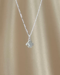 Clover Necklace Small - Pearl