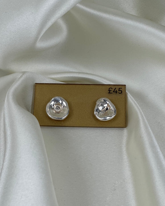 ONE OFF - L Molten Studs