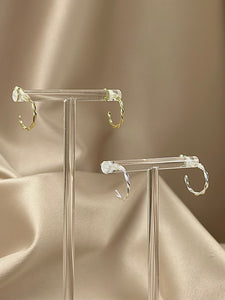 Dainty Twirl Huggie