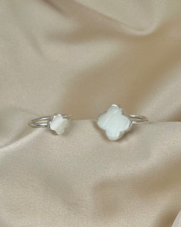 Clover Ring - Pearl