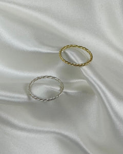 Dainty Twist Ring