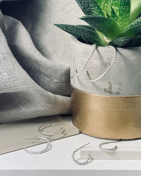 Dainty Twist Hoop